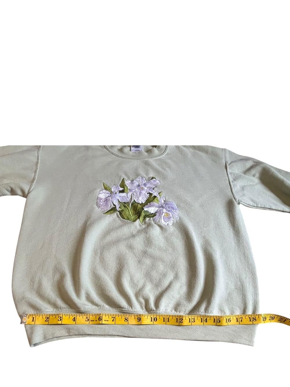 Vintage Iris Embroidered Pastel Green Crewneck Sweatshirt Cottagecore M - Picture 3 of 14